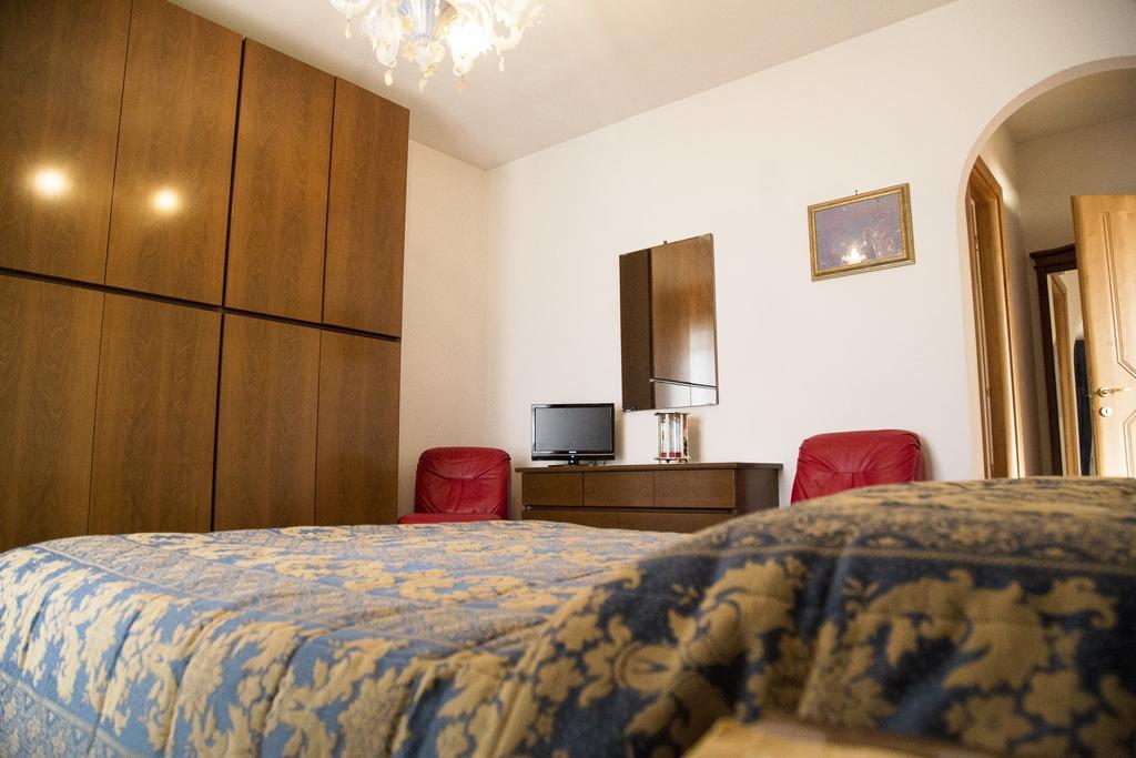 B&B Nuovo Paradiso Πέσια Δωμάτιο φωτογραφία